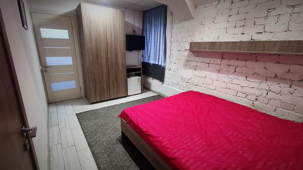 Міні Готель "Бункер" На Солом'Янському Kyiv Exterior photo